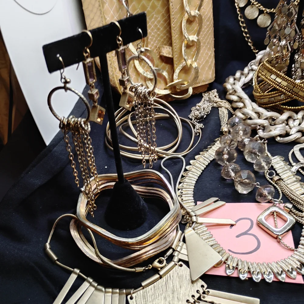Lot#3 Chic Goldtone Jewelry Collection - Picture 7 of 10